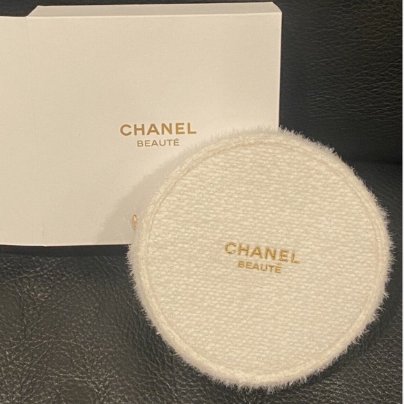 Chanel Christmas 2024 Holiday Round Pouch White Tweed New Authentic BNIB - Picture 3 of 3